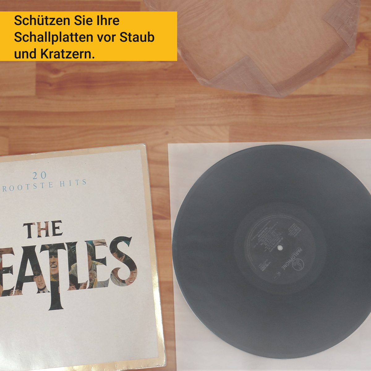 Legen Sie eine Schallplatte in eine neue Hülle ein, Antistatische Hülle für Schallplatten, So legen Sie eine Schallplatte in eine Hülle ein, Schieben Sie eine Schallplatte in eine antistatische Hülle, Schützen Sie eine Schallplatte, Wechseln Sie eine Schallplattenhülle, Neue Hüllen für Vinyl