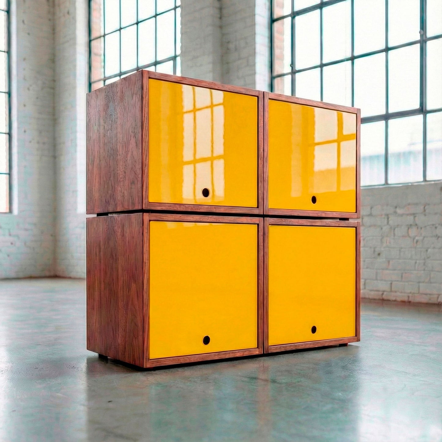 Étagère modulaire en bois pour grande collection de LPs dans un loft industriel.