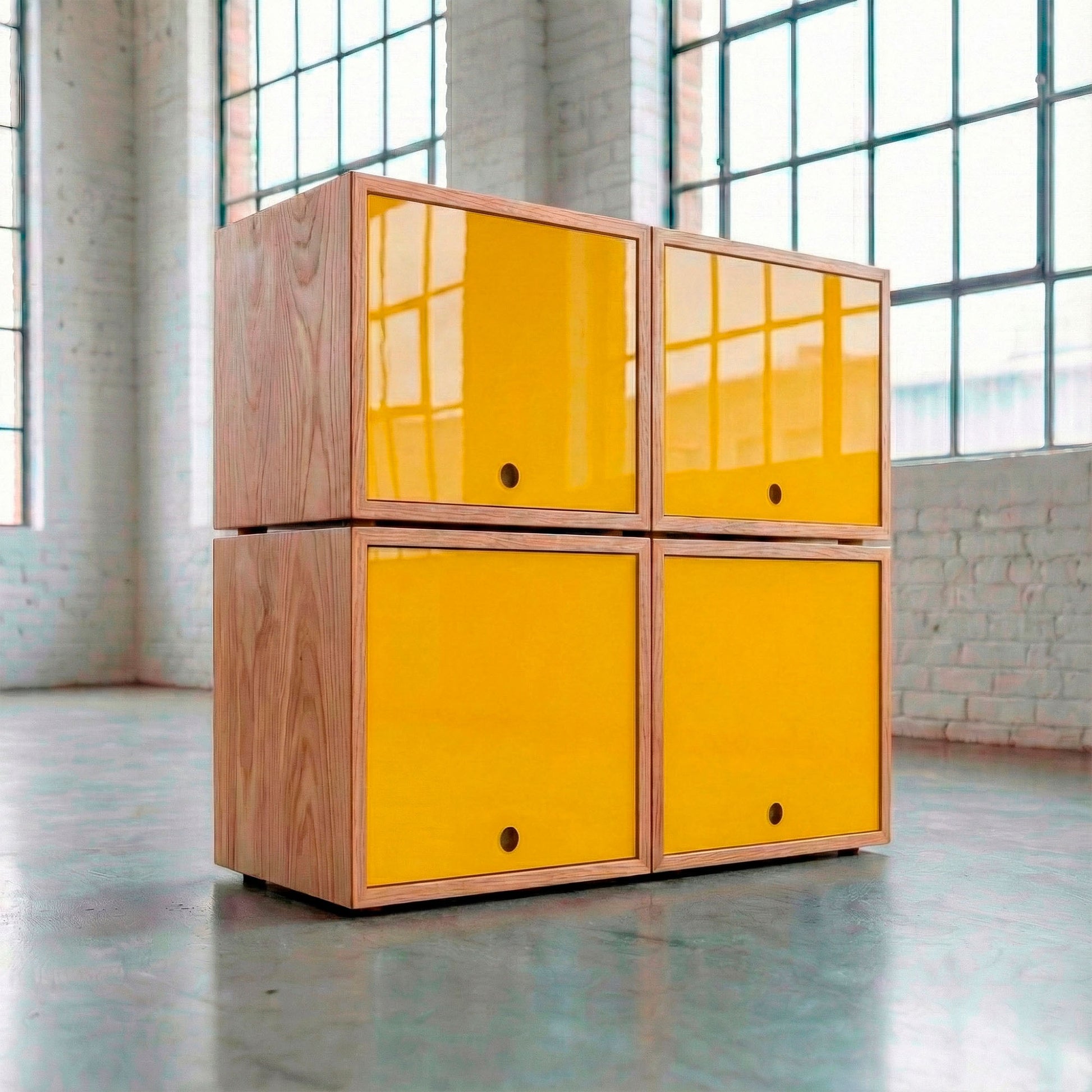 Stapelbare Holzwürfel zur Aufbewahrung von Vinyl-Schallplatten.