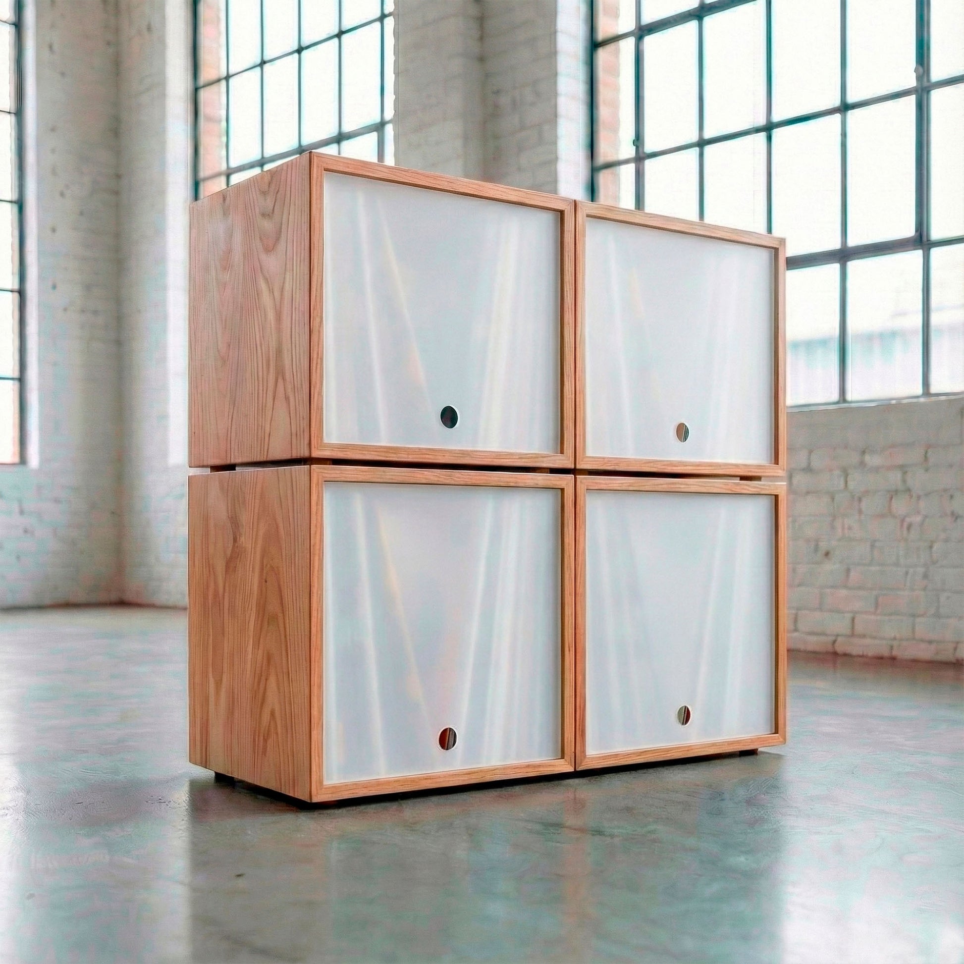 Modulares Holzregal für umfangreiche Schallplattensammlung im Industrie-Loft-Design.