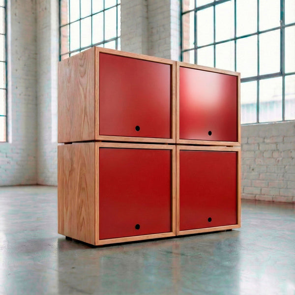 Solución de almacenamiento de vinilos en madera oscura y estilo rústico.