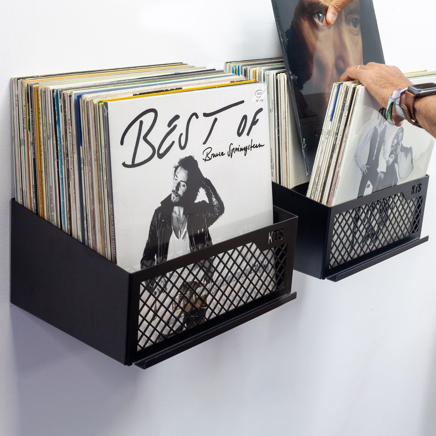 Vinyl Stand Flying V – x2 - Keep Them Spinning™