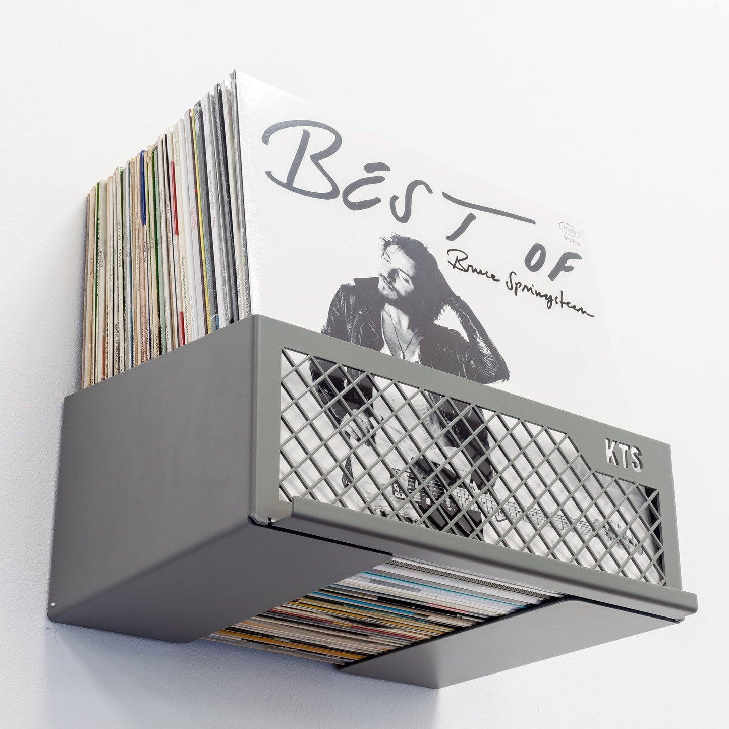 soporte de metal con 50 discos de vinilo